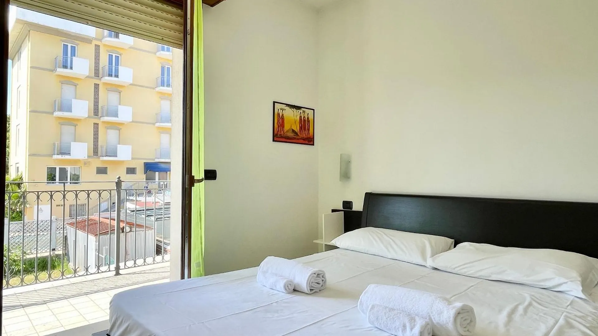 Apartamento Bilocale Con Terrazzo E Parcheggio - Alba Blu Rímini